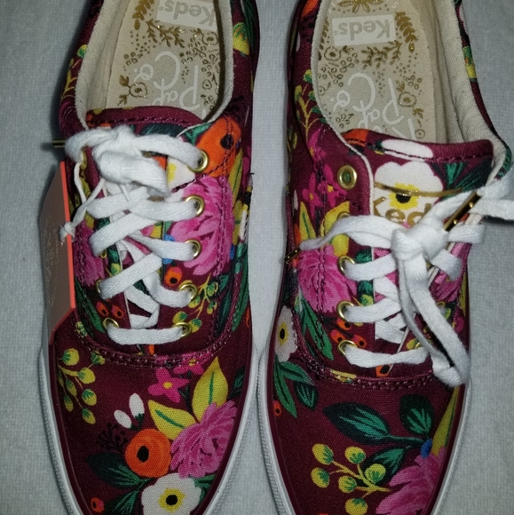 Shoes - Picture 3 of 8